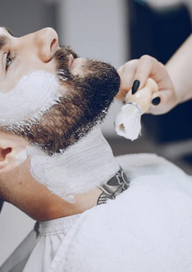 Cliente durante atendimento na Elyte Barbearia